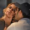 Atena (Giovanna Antonelli) sofre nas mãos de Victor (João Baldasserini), seu ex-comparsa, na novela 'A Regra do Jogo'