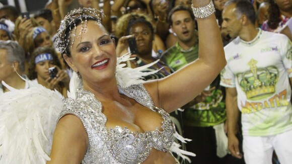 Luiza Brunet volta ao Carnaval 2016 como rainha das rainhas. Relembre desfiles!