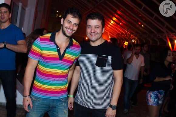 Lucas Malvacini, o Anjinho de 'Amor à Vida', marcou presença na festa 'Extouro' no Monte Líbano, na Lagoa, RJ