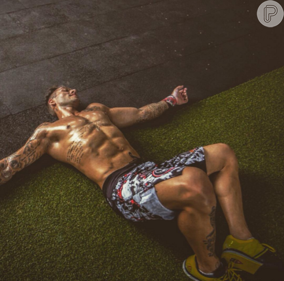 Lucas Lucco sempre compartilha momentos de musculação no Instagram