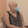 Claudia Rodrigues aparece de cabeça raspada após transplante de células-tronco