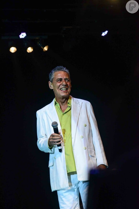 Chico Buarque comanda o 'Show de Verão da Mangueira', no Tom Brasil, em São Paulo, nesta quarta-feira, 27 de janeiro de 2016