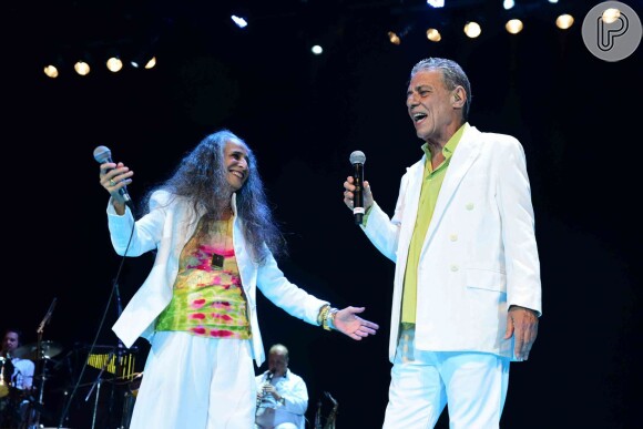 Chico Buarque e Maria Bethânia cantam juntos no 'Show de Verão da Mangueira', no Tom Brasil, em São Paulo, nesta quarta-feira, 27 de janeiro de 2016