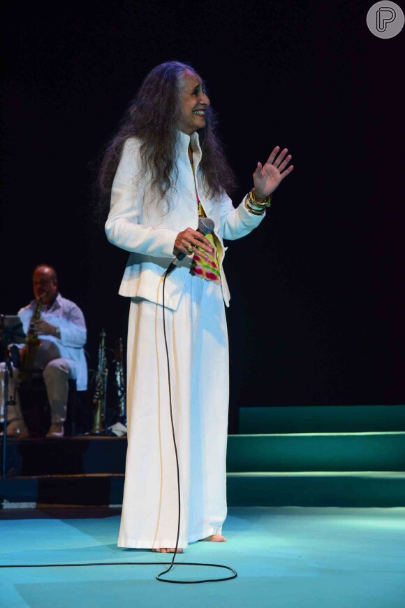 Maria Bethânia canta no 'Show de Verão da Mangueira', no Tom Brasil, em São Paulo, nesta quarta-feira, 27 de janeiro de 2016