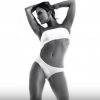 Claudia Leitte sensualiza no clipe da música 'Corazón' e exibe boa forma em figurino sexy