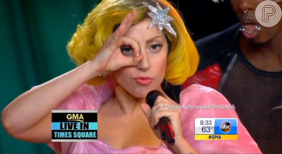 Lady Gaga performou o single 'Applause' com trÊs trocas de rouap no 'Goodo America'