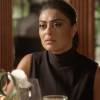Carolina (Juliana Paes) se revolta ao ver Eliza (Marina Ruy Barbosa) no restaurante com Arthur (Fábio Assunção), na novela 'Totalmente Demais': 'Eu não acredito'
