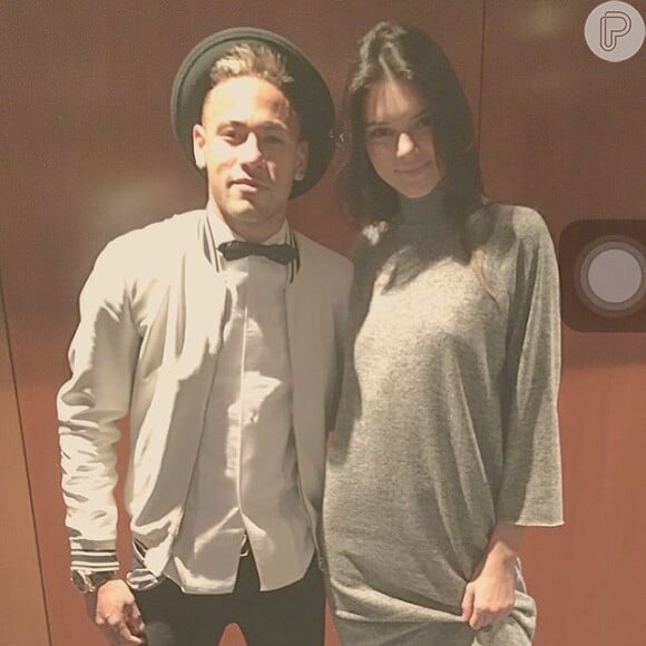 Neymar compartilhou foto ao conhecer Kendall Jenner e fãs compararam a modelo a ex-namorada do jogador: 'A cara da Bruna Marquezine'