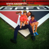 Henri Castelli com os filhos, Maria Eduarda, de 2 anos, e Lucas, 9 anos, no estádio do Morumbi, em São Paulo