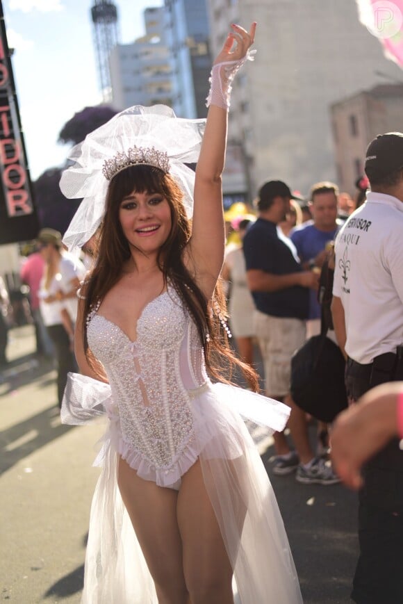 Alessandra Negrini ficou supresa com a repercussão de sua fantasia em bloco de Carnaval em São Paulo