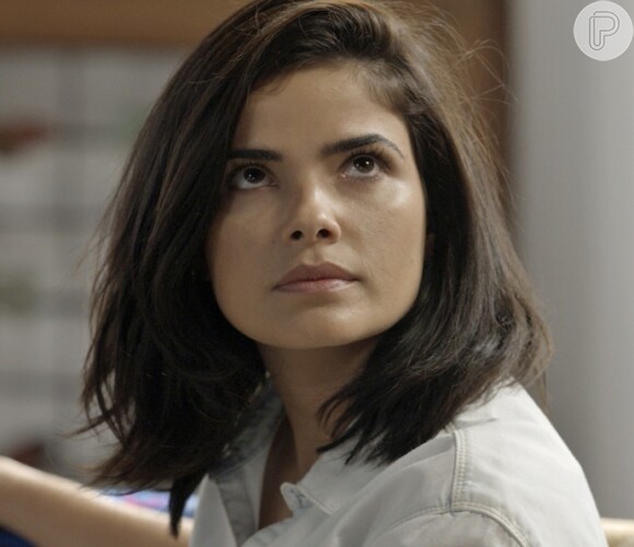 Na pele de Tóia, Vanessa Giácomo corta o cabelo em cena, em 3 de fevereiro de 2016, na novela 'A Regra do Jogo'