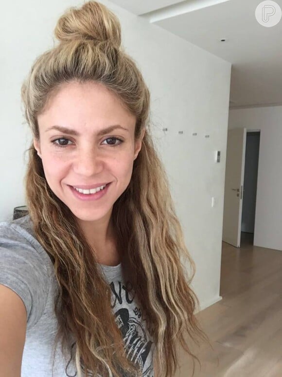 Shakira posa sem maquiagem do dia do aniversário de 39 anos, nesta terça-feira, 2 de fevereiro de 2016