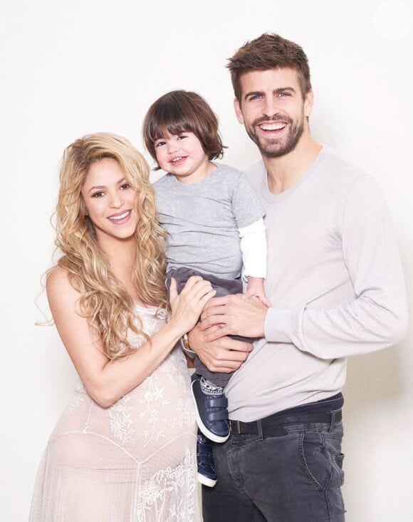 Shakira com o filho Milan, de 3 anos, e o marido, Gerard Piqué, que também faz aniversário nesta terça-feira, 2 de fevereiro de 2016