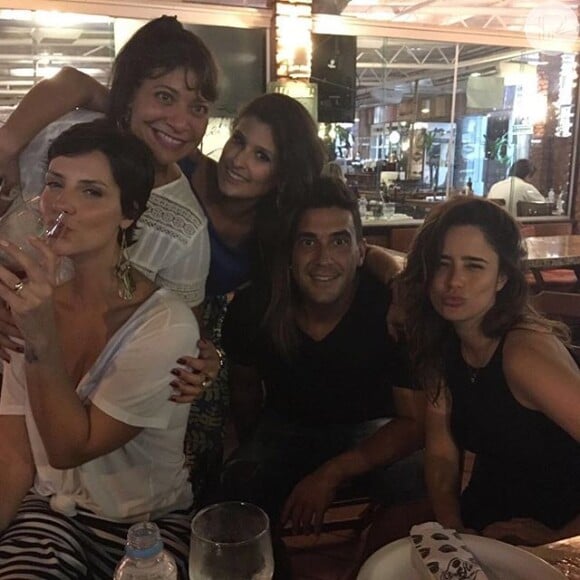 Fernanda Vasconcellos e André Marques também se encontraram com Camila Rodrigues, na noite desta terça-feira, 2 de fevereiro de 2016