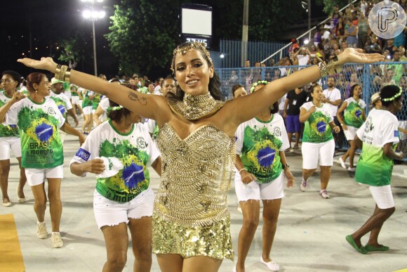 Anitta foi elogiada por seu figurino dourado durante ensaio técnico na Sapucaí