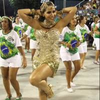 Anitta é contra dietas radicais às vésperas do Carnaval: 'Deixa eu comer'