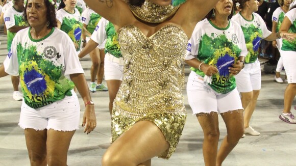 Anitta é contra dietas radicais às vésperas do Carnaval: 'Deixa eu comer'