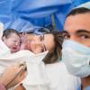 Sandro Pedroso e Jéssica Costa mostram o rosto do filho, Noah, que nasceu na terça-feira, 2 de fevereiro de 2016