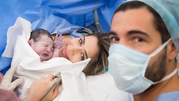 Sandro Pedroso e Jessica Costa mostram o rosto do filho, Noah, pela 1ª vez. Foto