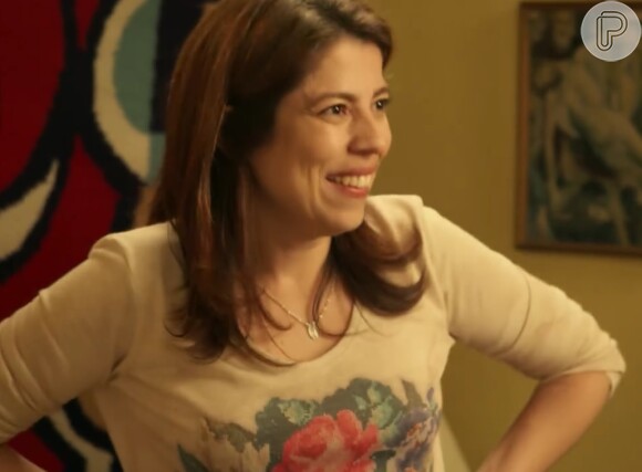 Conceição (Séfora Rangel) acolhe Nelita (Bárbara Paz) em sua casa, na novela 'A Regra do Jogo'