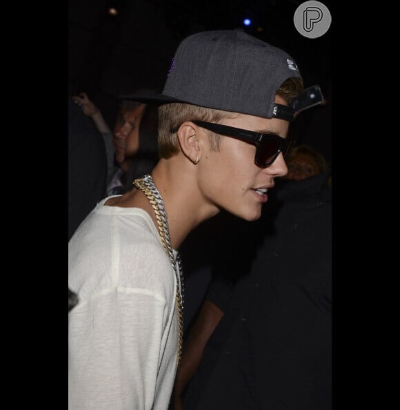 Justin Bieber apareceu com um bigodinho na abertura da semana de moda de Nova York