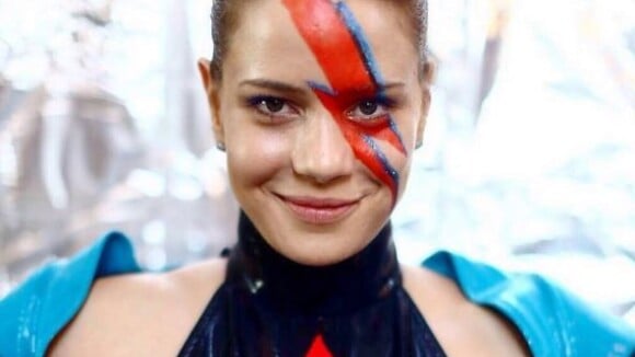 Leandra Leal homenageia David Bowie em bloco de Carnaval: 'Fantasia da noite'