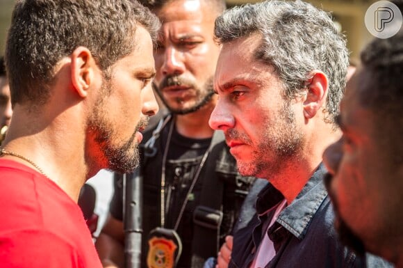 Romero (Alexandre Nero) acusa Juliano (Cauã Reymond) de ter armado sua prisão com 'mentiras', na novela 'A Regra do Jogo'