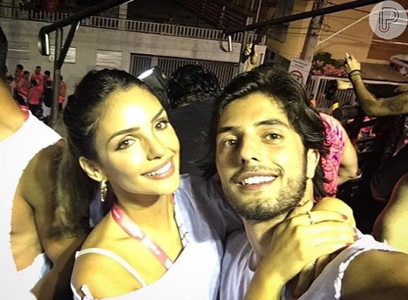 Carol Celico posa com o irmão, Enrico Celico, no trio de Claudia Leitte no Carnaval de Salvador, nesta sexta-feira, 5 de fevereiro de 2016