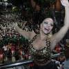 Carnaval: Viviane Araújo deixa pernas à mostra com short curto em Salvador, nesta sexta-feira, 5 de fevereiro de 2016