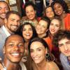 Cauã Reymond e elenco de 'A Regra do Jogo' gravam em pleno sábado de folia: 'O Carnaval é aqui'