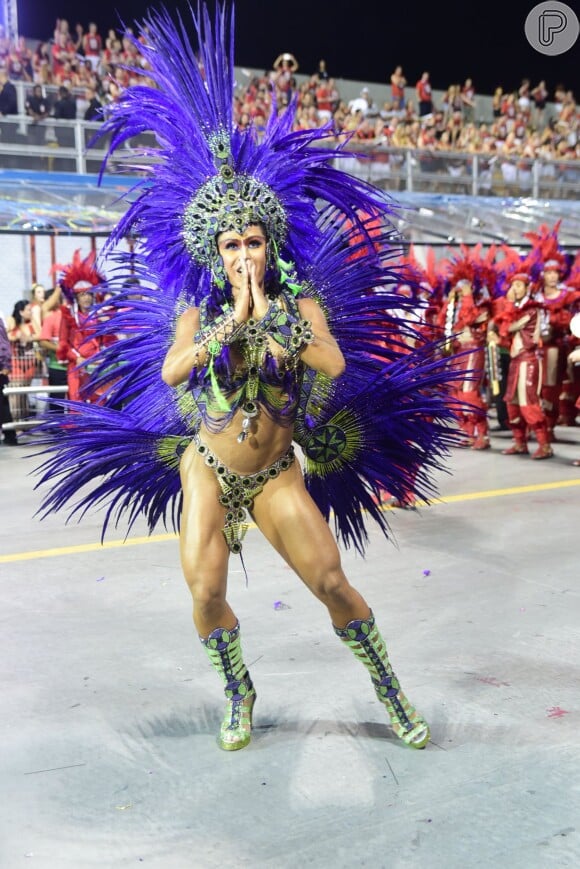 Gracyanne Barbosa foi rainha de bateria da X-9 Paulistana, que desfilou na madrugada de sábado para domingo, 7 de fevereiro de 2016
