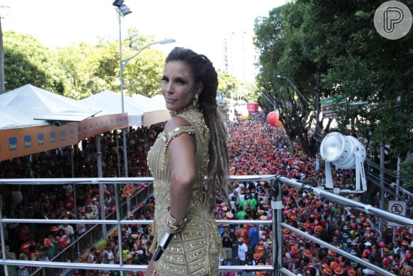 Ivete Sangalo usa dreads nos cabelos no quarto dia do Carnaval de Salvador, neste domingo, 7 de fevereiro de 2016