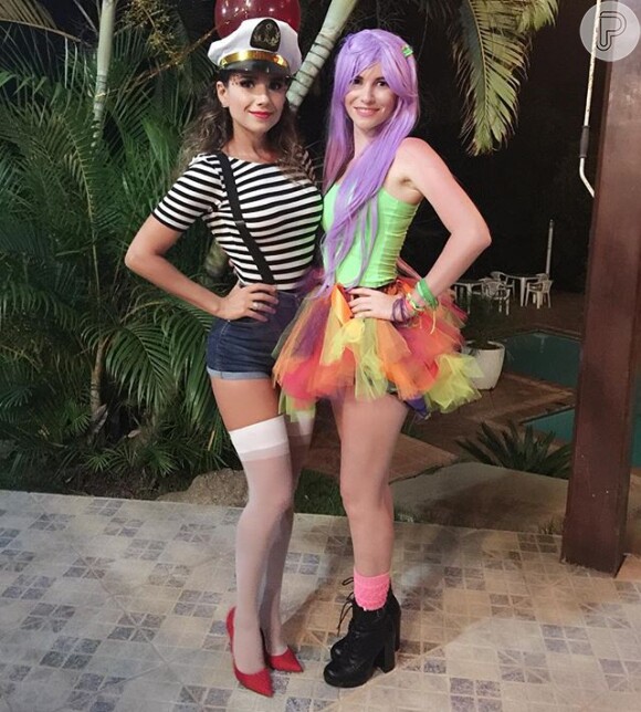 Paula Fernandes apostou na fantasia de marinheira sexy para curtir o Carnaval 2016