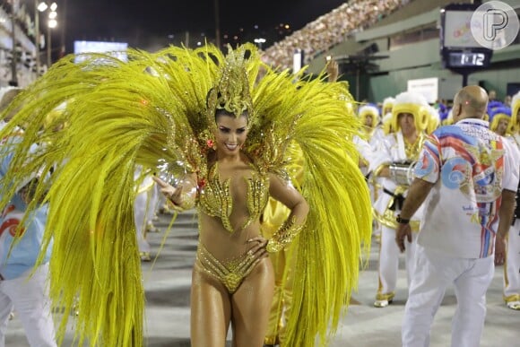 Bianca Leão veio representando a 'Chama da Vitória' no desfile da União da Ilha, neste domingo, 7 de fevereiro de 2016