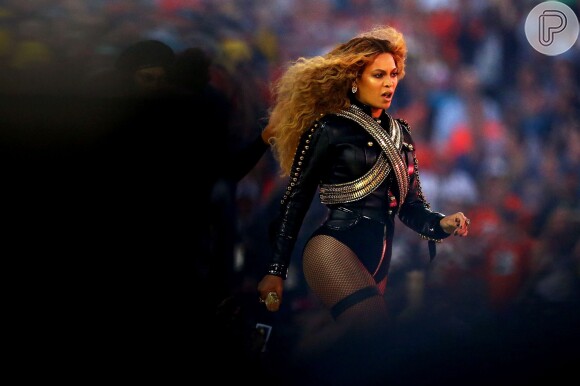 Beyoncé na apresentação no intervalo do Super Bowl, que aconteceu no domingo, 7 de fevereiro de 2016