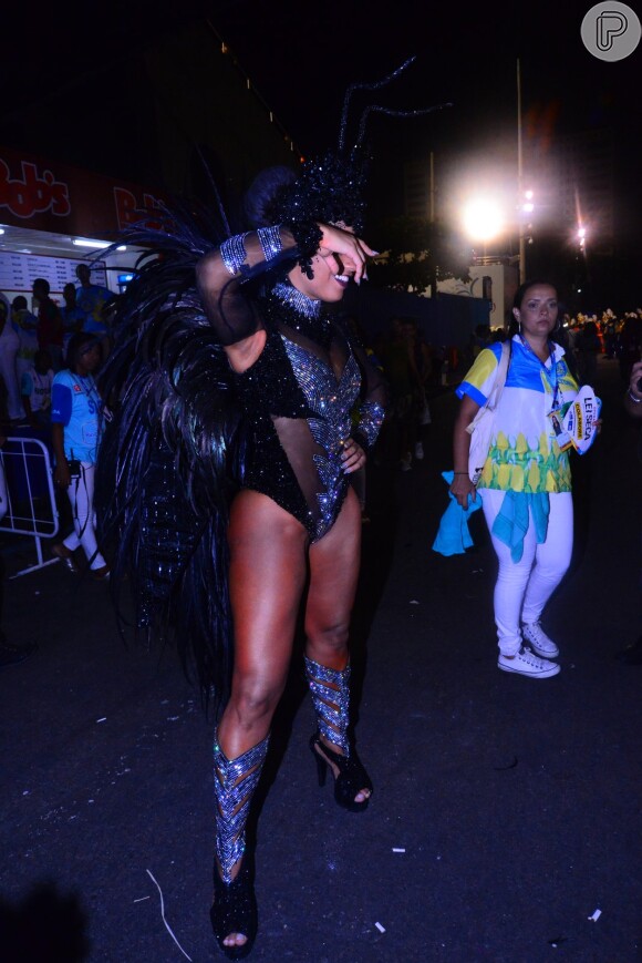 Juliana Alves escolheu uma fantasia mais ousada para o Carnaval de 2016