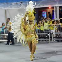 Amanda Djehdian e outras ex-BBBs desfilam no Carnaval do Rio e de SP. Fotos!