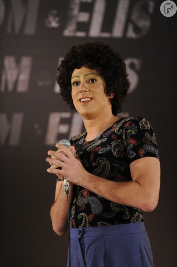 Marcelo Adnet vestido como Elis Regina na paródia de 'Águas de Março'