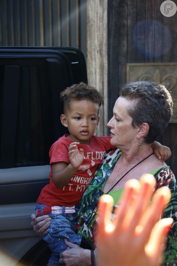 O filho de Alicia Keys com rapper Swizz Beatz também saiu para um passeio com a mãe