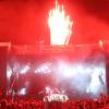 O Metallica também usa e abusa dos fogos de artifício em seus shows, saindo de dentro e de fora do palco