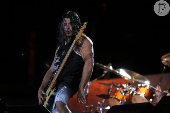 O baixista californiano Robert Trujillo no palco do festival, em setembro de 2011