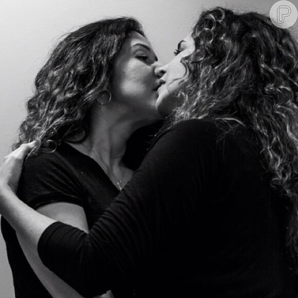 Daniela Mercury e Malu Verçosa se beijam em protesto contra Feliciano, em 17 de setembro de 2013