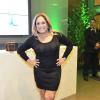 Susana Vieira, sem sutiã, esbanja autoconfiança usando vestido curtinho e com transparência