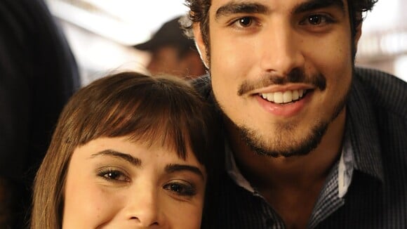 Caio Castro diz que gosta das cenas de beijo com Maria Casadevall: 'Inevitável'