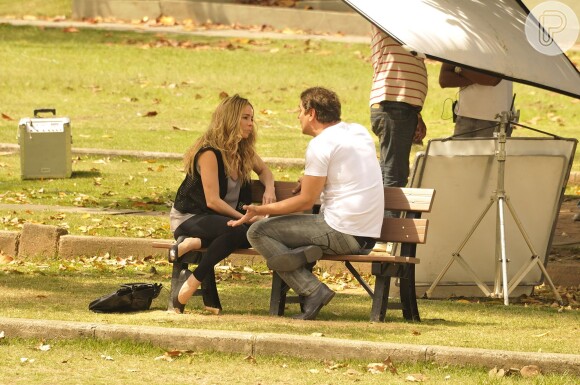 A situação entre Eron (Marcello Antony), Niko (Thiago Fragoso) e Amarilys (Danielle Winits) é cada vez mais delicada em 'Amor à Vida'