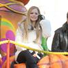 Avril Lavigne começou na carreira profissionalmente com apenas 18 anos. Na época ela tinha um visual bem skatista