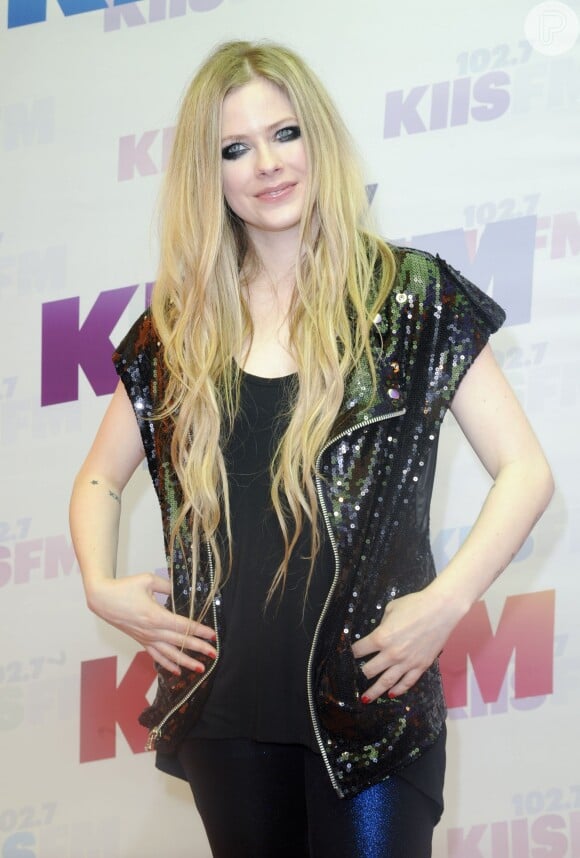Avril apresendou a tocar guitarra sozinha, usando o instrumento do pai dela, quando tinha apenas 13 anos. A primeira música que ela aprendeu foi 'Flying Away', de Lenny Krevitz