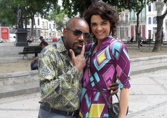 Pescoço (Nando Cunha) e Delzuite (Solange Badim) protagonizam cenas cômicas em 'Salve Jorge'