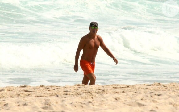 Na sexta-feira, 20 de setembro de 2013, Bruce Springsteen exibiu a boa forma ao mergulhar na praia da Barra da Tijuca,  no Rio
