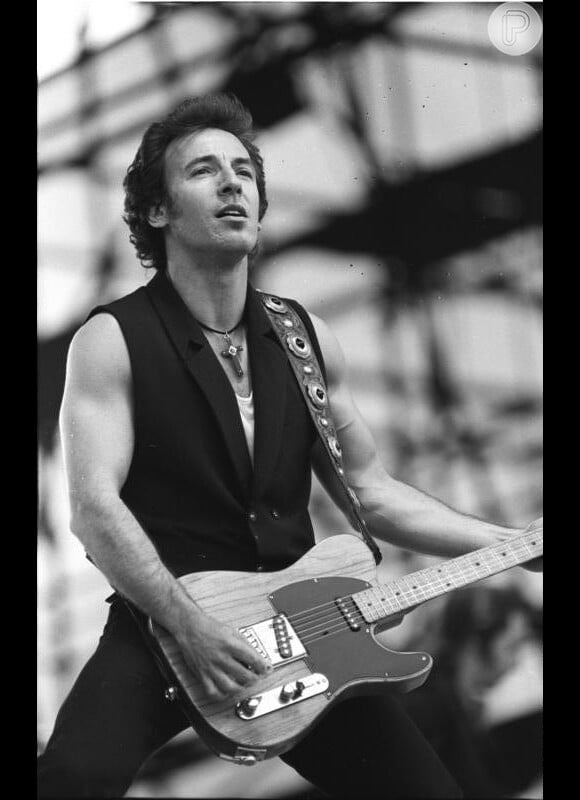 De acordo com o cantor Steve Van Zandt, de 61 anos, que conhece Bruce desde os 15, Springsteen tem praticamente o mesmo corpo que exibia na adolescência: 'Sua cintura não mudou nada!'. Na foto, o cantor na década de 1980